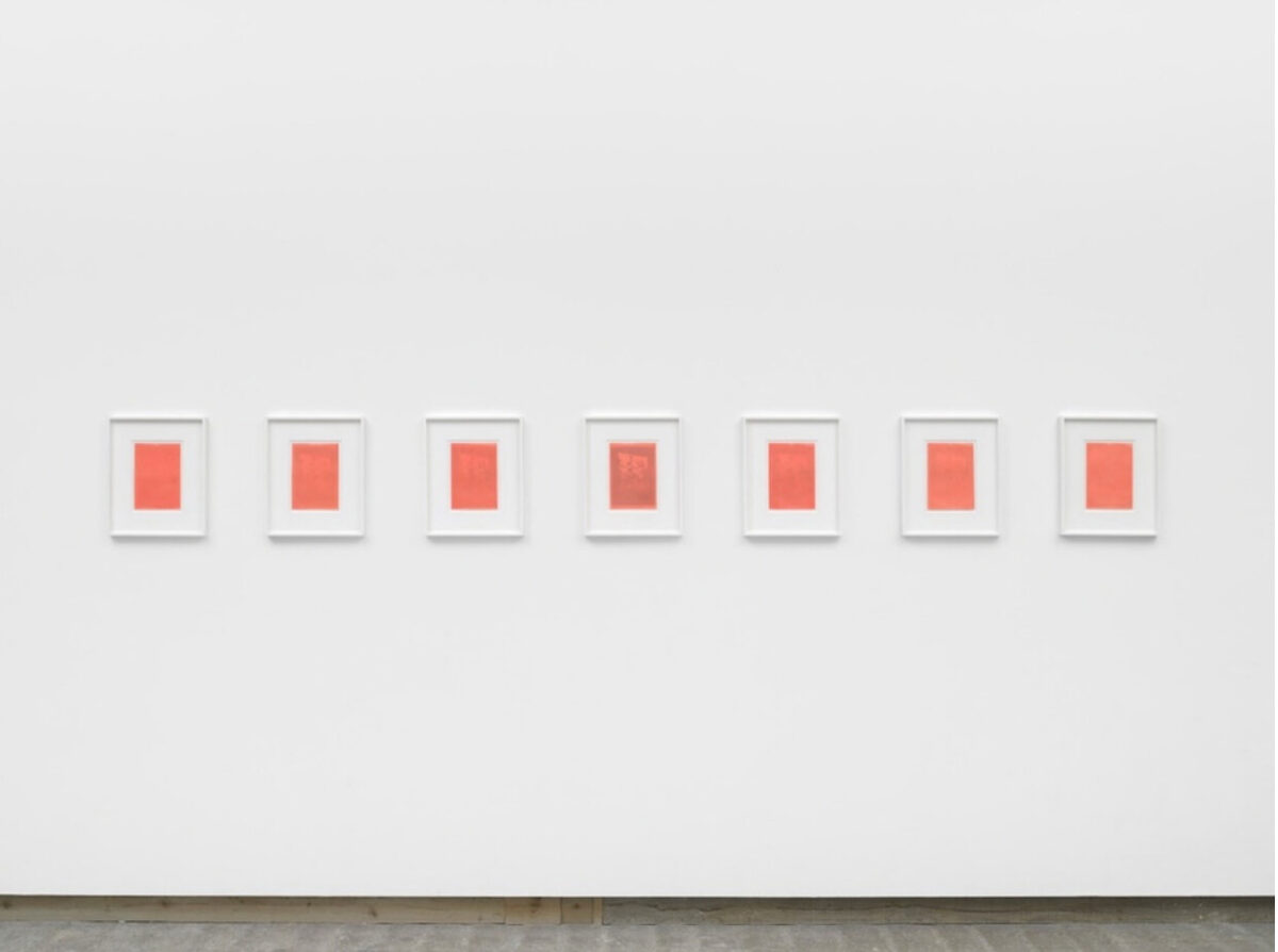 Afterimage, 2021, Pastell, Wachs und Graphitpulver auf Papier, Serie von 7 Zeichnungen, Blatt je 22 x 15,4 cm